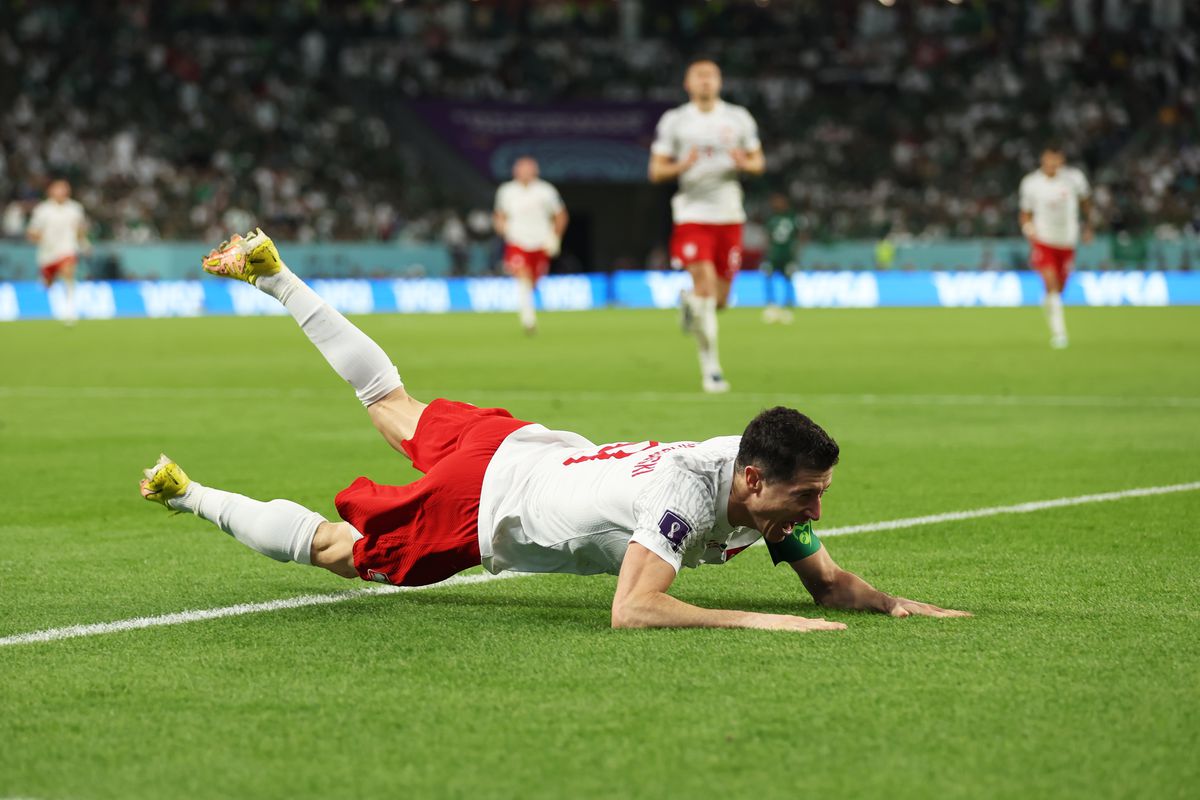 Lewandowski l-a egalat pe legendarul Pele și a început să plângă