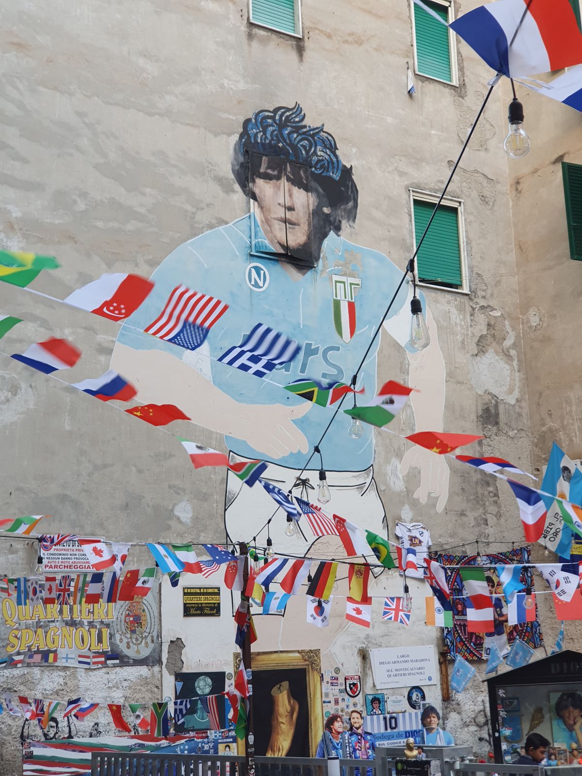„Pelerinaj” în Napoli, orașul lui Maradona