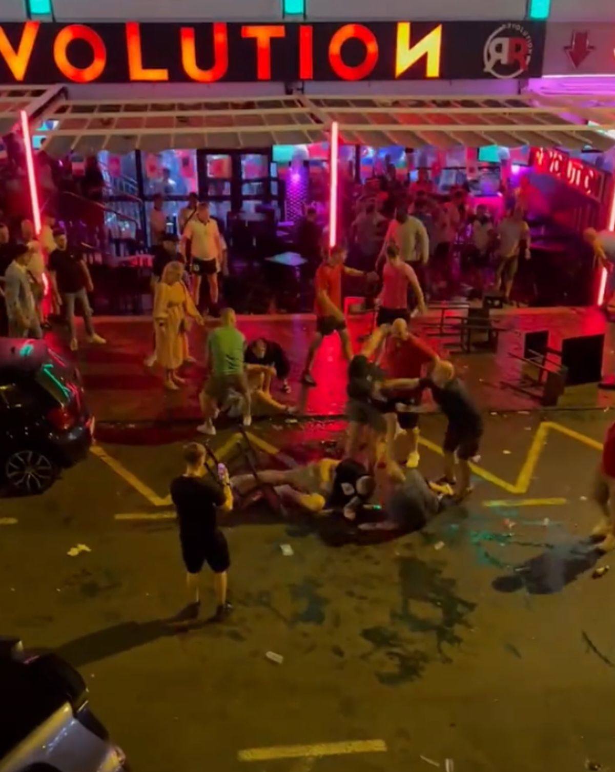 A început deja scandalul! Suporterii s-au bătut pe străzi, iar marți urmează meciul direct decisiv pentru „optimile” Campionatului Mondial