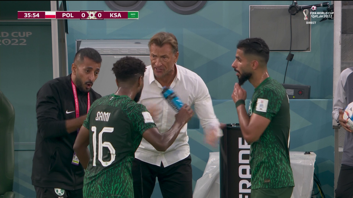 Moment viral cu Herve Renard, în prima repriză din Polonia - Arabia Saudită » Prestație de MVP a traducătorului 