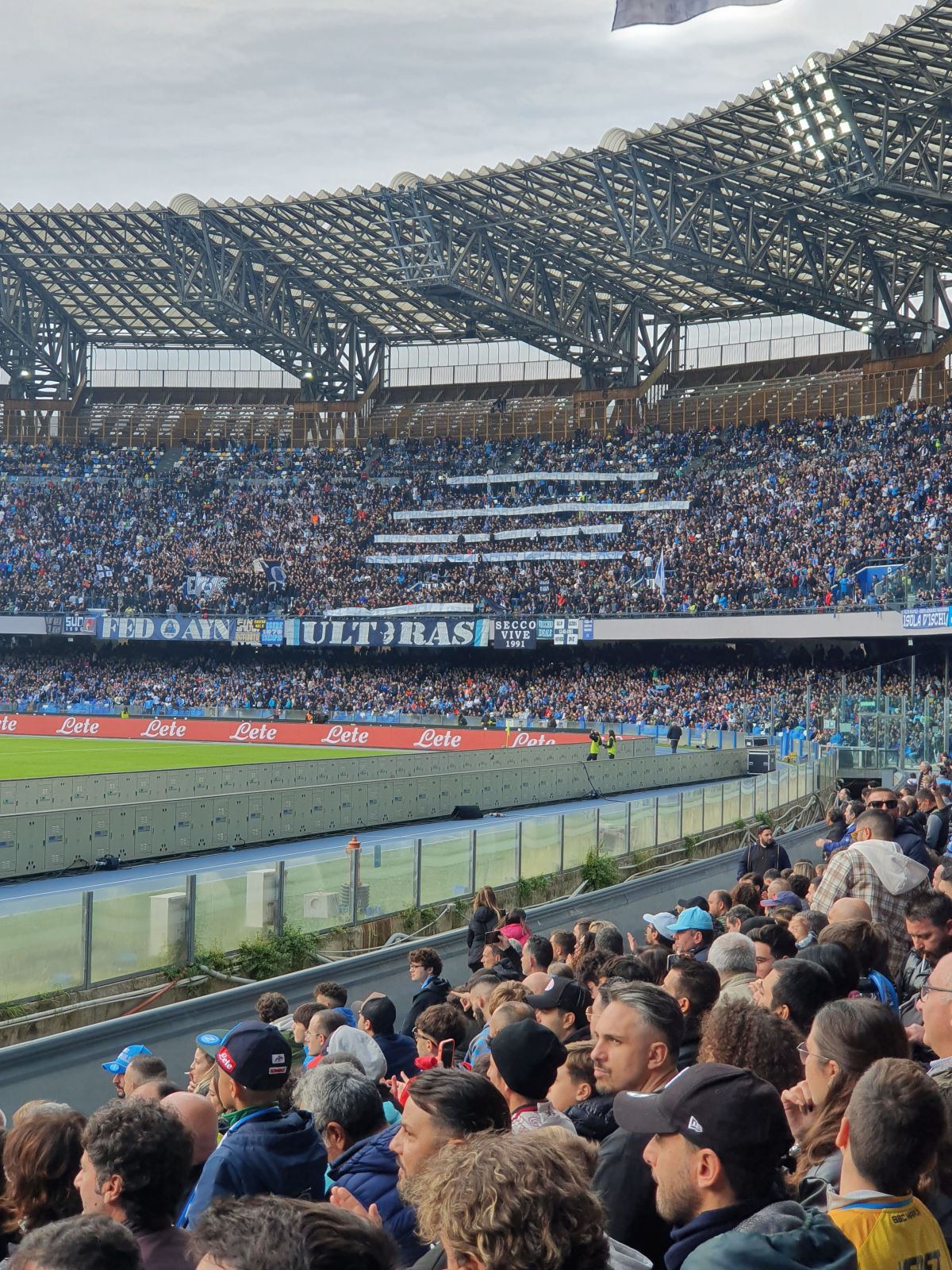 „Pelerinaj” în Napoli, orașul lui Maradona