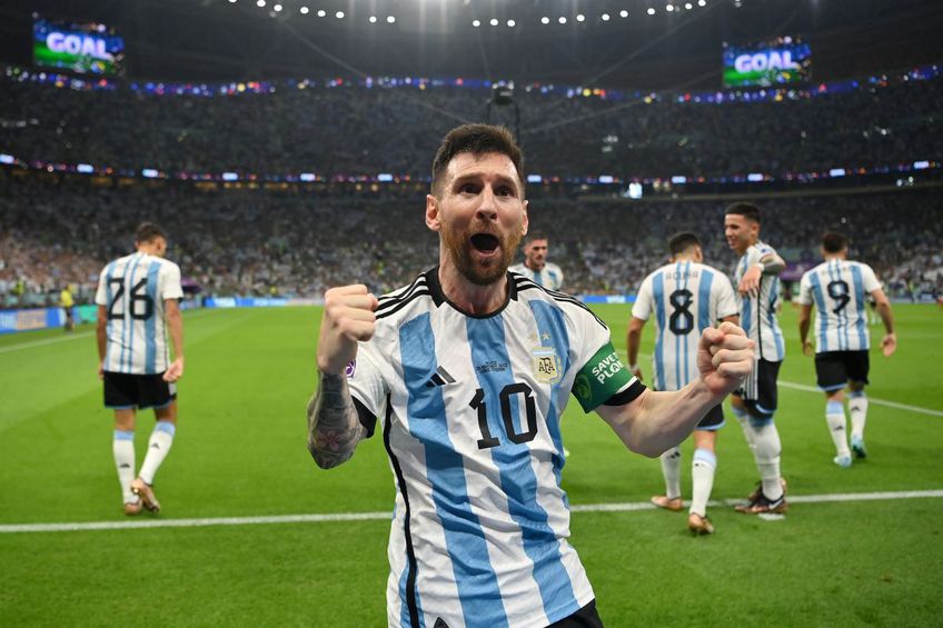 Argentina - Mexic | Leo Messi, 35 de ani, a marcat în minutul 64 și a sărbătorit reușita alături de fanii „pumelor” într-un moment cu adevărat emoționant.