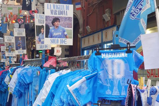 Napolitanii l-au îmbrățișat imediat pe georgianul Khvicha Kvaratskhelia, poreclit Kvaradona
