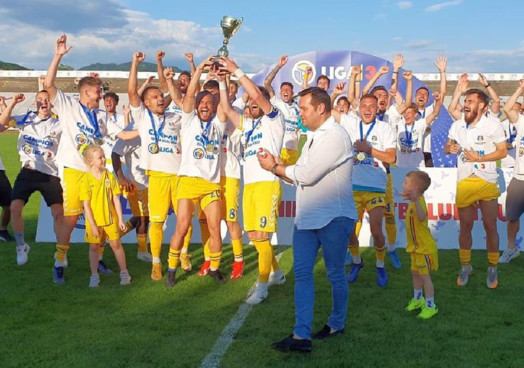 Cătălin Cherecheș, la promovarea echipei în Liga 2 / Sursă foto: Facebook