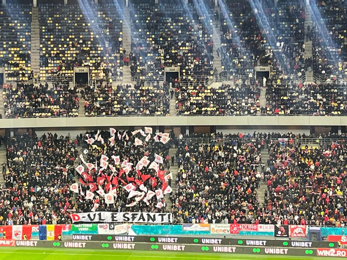 Duelul scenografiilor pe Arena Națională » Ce au afișat galeriile Dinamo și FCSB la Derby de România