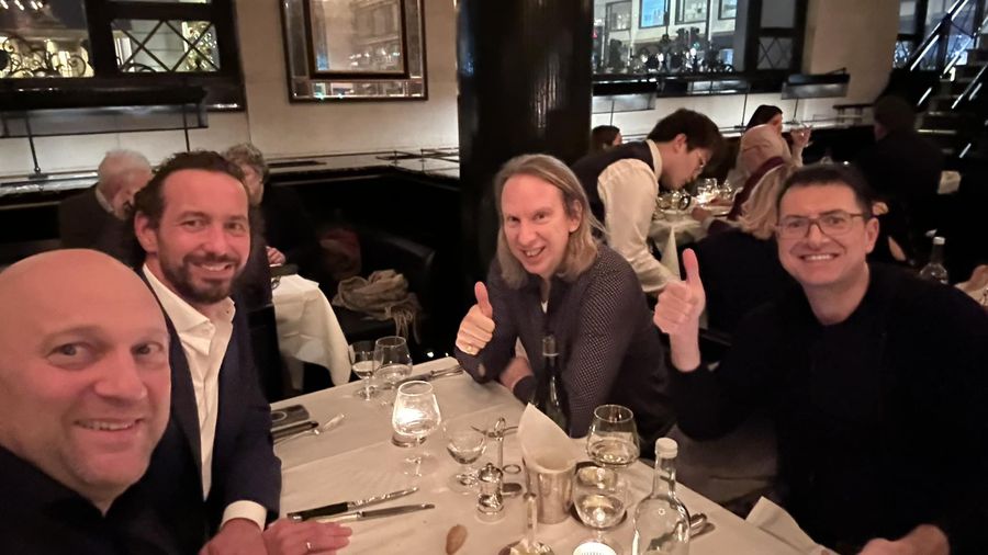 Shishkov și Robin Lingg (ambii din partea Ringier Sports), anunțând pe Facebook parteneriatul cu Noel Hayden și Sam Sadi, de la LiveScore. Sadi e unul dintre promotorii „simbiozei între media de sport și jocurile de noroc, plan despre care GSP a relatat” Ultimul articol: cum am refuzat să facem lobby