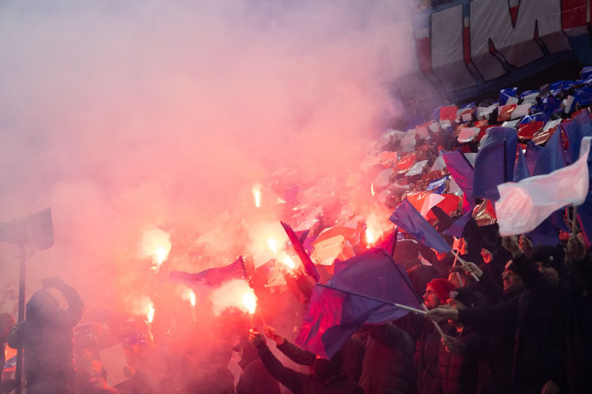 Torțe și petarde la Dinamo - FCSB