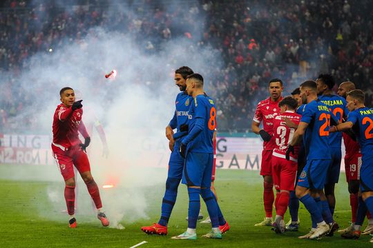 Torțe și petarde la Dinamo - FCSB