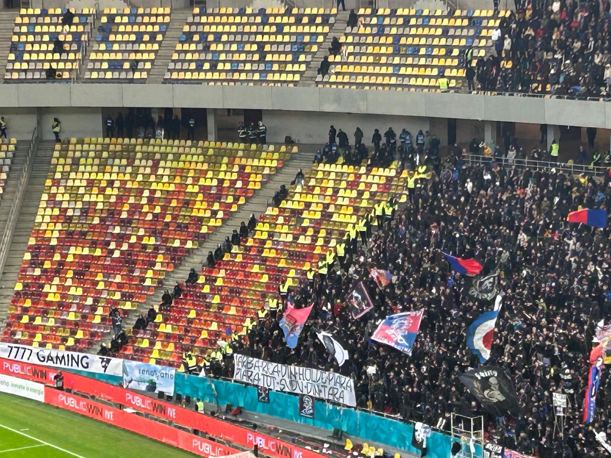 Duelul scenografiilor pe Arena Națională » Ce au afișat galeriile Dinamo și FCSB la Derby de România