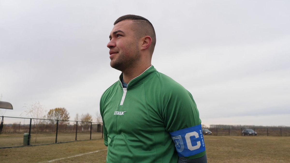 Vânătorul Rățoaia joacă cu mici și pastramă pe marginea terenului! „Uite-l și p-ăsta! Cu cerbul carpatin ne distrăm la maximum”