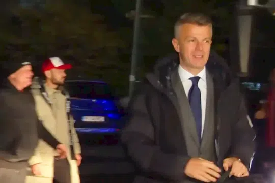 Ovidiu Burcă (43 de ani) a fost apostrofat de un fan dinamovist, în momentul sosirii la Arena Națională, înaintea derby-ului Dinamo - FCSB.