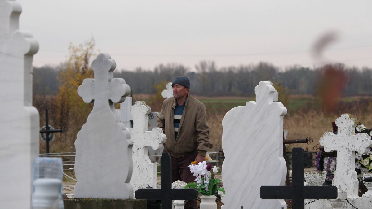 Vânătorul Rățoaia joacă cu mici și pastramă pe marginea terenului! „Uite-l și p-ăsta! Cu cerbul carpatin ne distrăm la maximum”