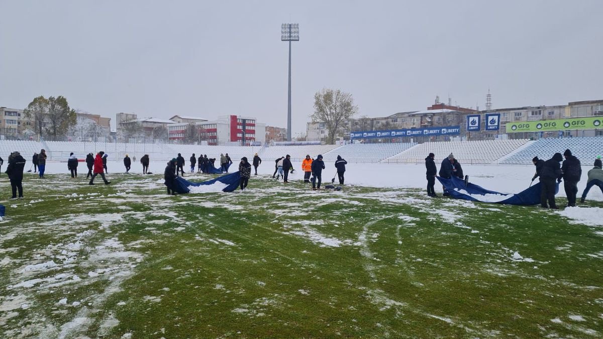 Dorinel Munteanu a pus mâna pe lopată și a dat zăpada înainte de Oțelul - Universitatea Craiova