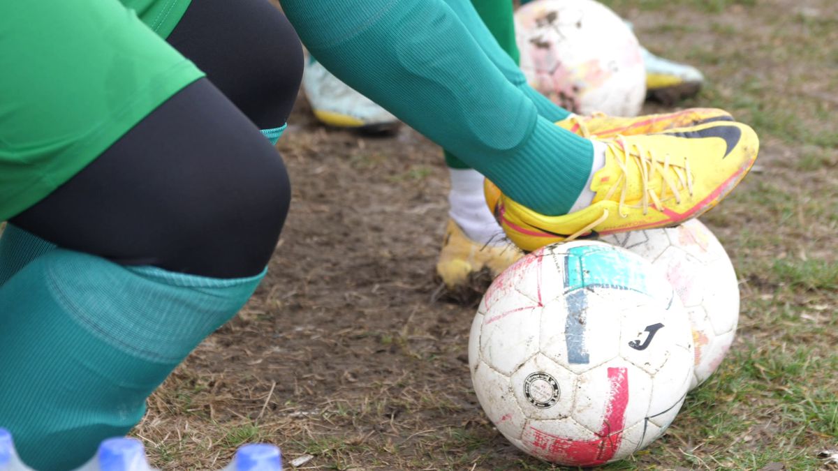 Vânătorul Rățoaia joacă cu mici și pastramă pe marginea terenului! „Uite-l și p-ăsta! Cu cerbul carpatin ne distrăm la maximum”