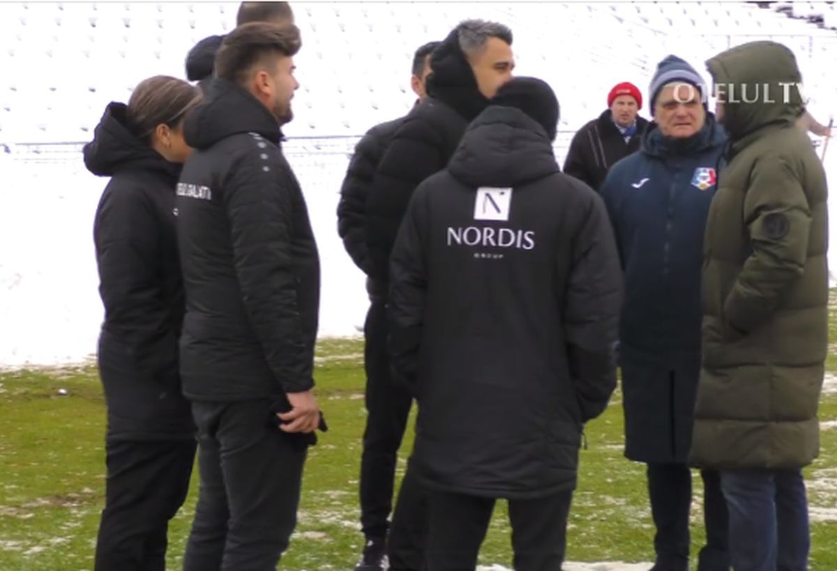 Imagine colosală de la Galați » Dorinel Munteanu a pus mâna pe lopată și a dat la zăpadă! Președintele i-a urmat exemplul