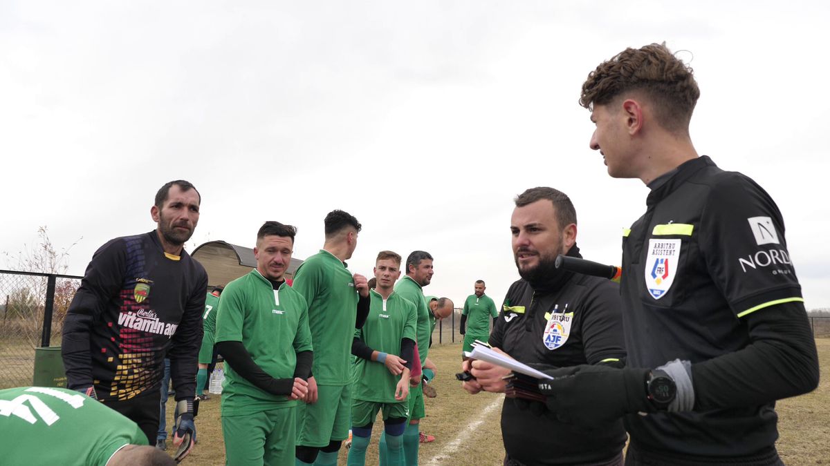 Vânătorul Rățoaia joacă cu mici și pastramă pe marginea terenului! „Uite-l și p-ăsta! Cu cerbul carpatin ne distrăm la maximum”