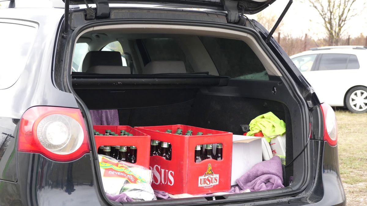 Vânătorul Rățoaia joacă cu mici și pastramă pe marginea terenului! „Uite-l și p-ăsta! Cu cerbul carpatin ne distrăm la maximum”