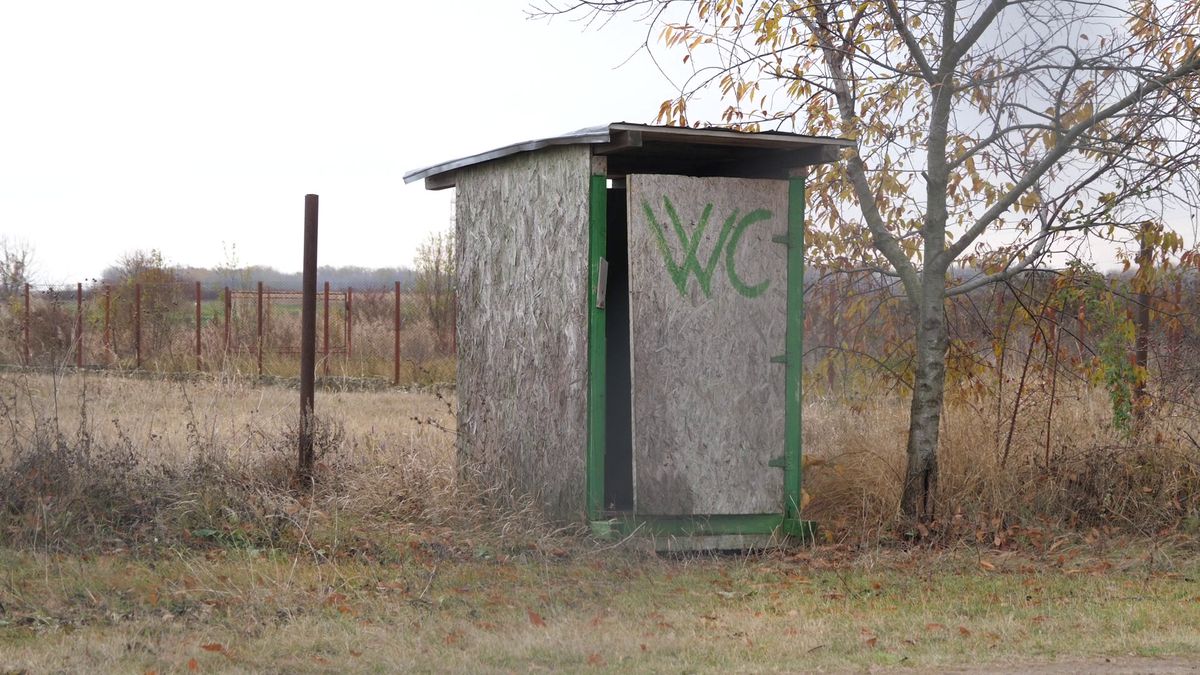 Vânătorul Rățoaia joacă cu mici și pastramă pe marginea terenului! „Uite-l și p-ăsta! Cu cerbul carpatin ne distrăm la maximum”