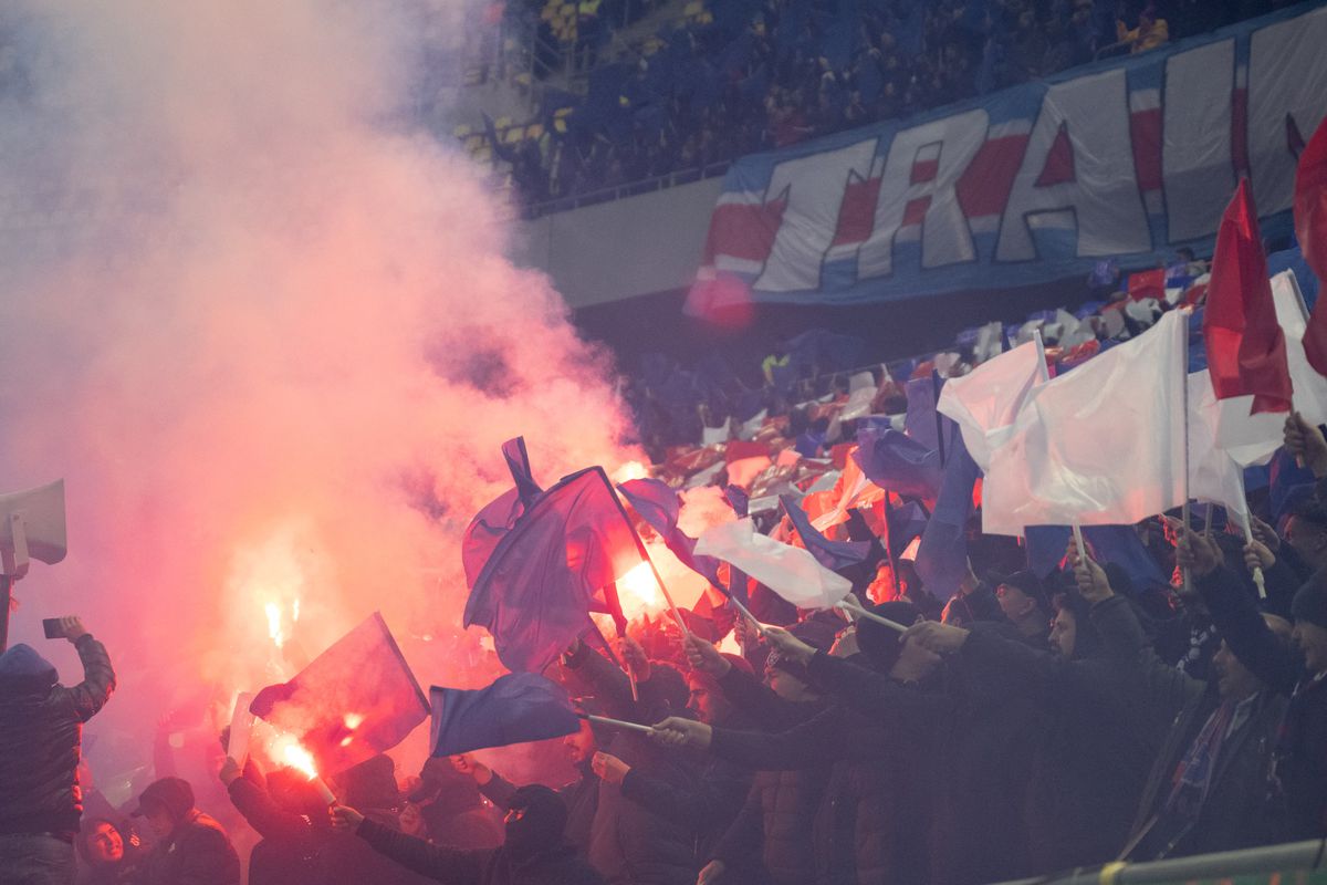 Torțe și petarde la Dinamo - FCSB