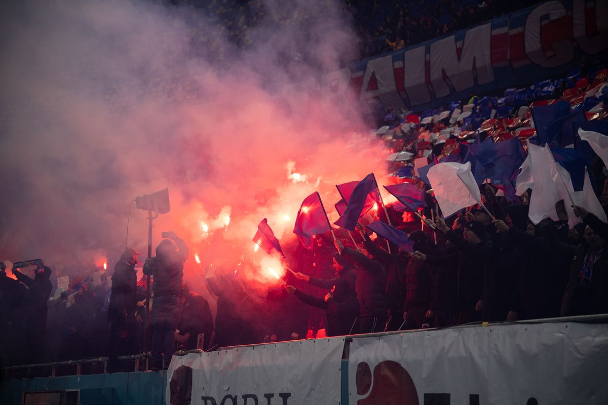 Torțe și petarde la Dinamo - FCSB