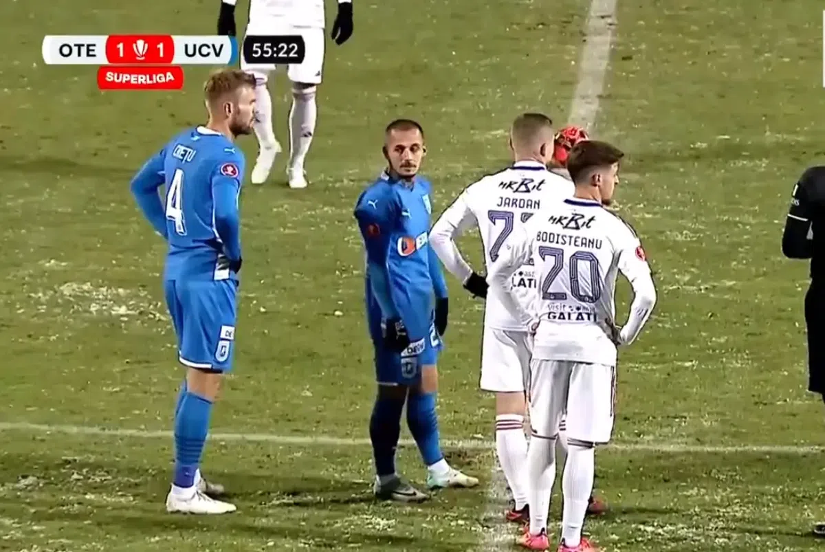 Gravă eroare de arbitraj în Oțelul - Craiova! Cum a fost posibil să fie validat un asemenea gol?! » Comentatorii, uluiți: „Bizar. Chiar bizar”