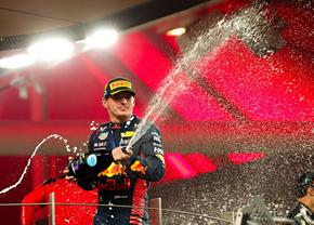 Max Verstappen a încheiat sezonul cu o victorie în Marele Premiu de la Abu Dhabi » Luptă pasionantă între Mercedes și Ferrari pentru locul al doilea