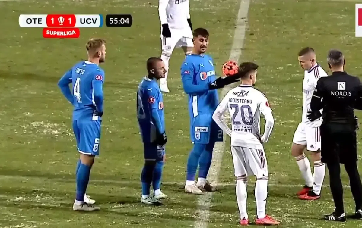 Gravă eroare de arbitraj în Oțelul - Craiova! Cum a fost posibil să fie validat un asemenea gol?! » Comentatorii, uluiți: „Bizar. Chiar bizar”