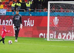 Cine e Nicholas, puștiul care a dat „primul gol” în Dinamo - FCSB » Momente superbe pe Arena Națională: ovaționat de ambele galerii