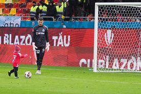 Cine e Nicholas, puștiul care a dat „primul gol” în Dinamo - FCSB » Momente superbe pe Arena Națională: ovaționat de ambele galerii