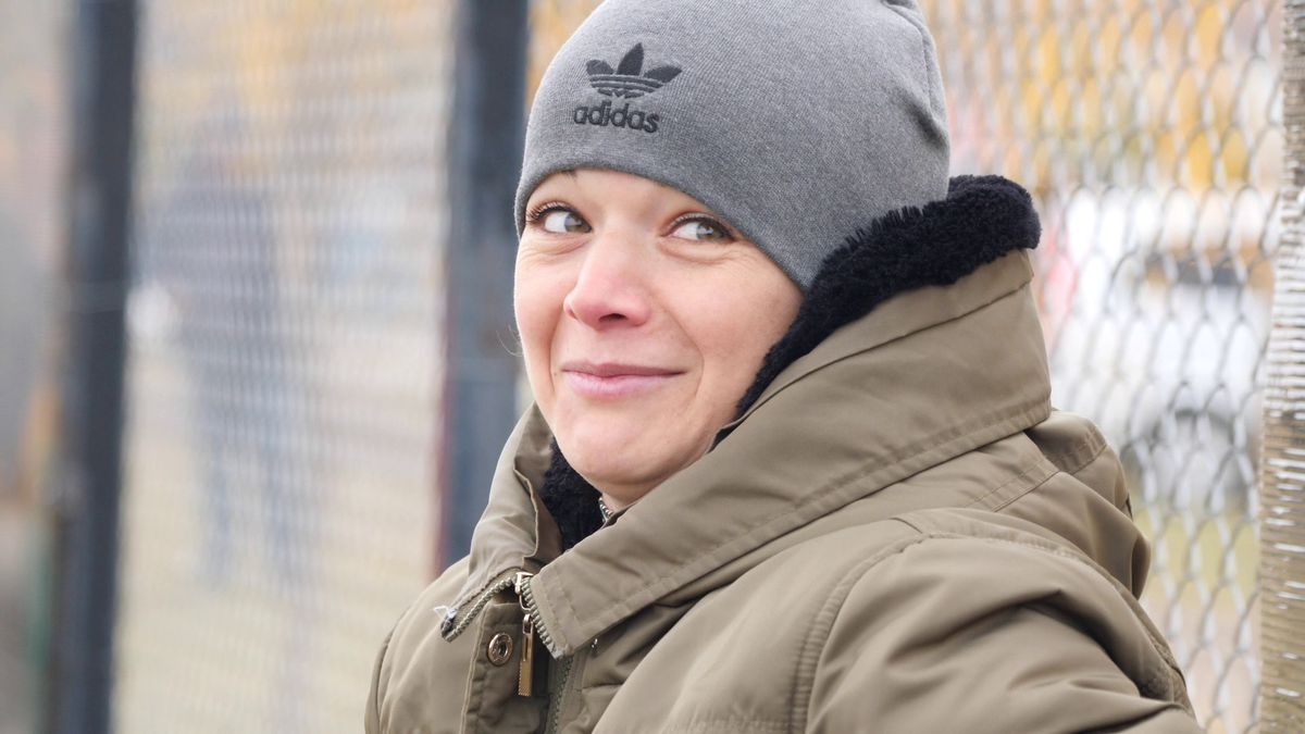 Vânătorul Rățoaia joacă cu mici și pastramă pe marginea terenului! „Uite-l și p-ăsta! Cu cerbul carpatin ne distrăm la maximum”