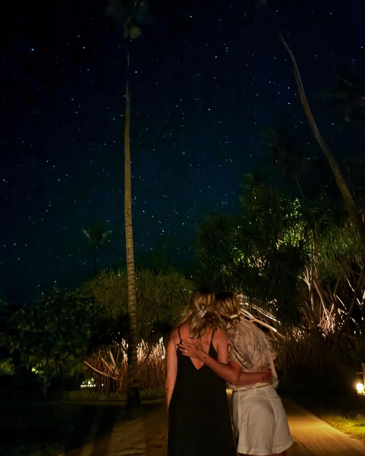 Ana Bogdan, aniversare cu soare, nisip și palmieri: „Sunt recunoscătoare”