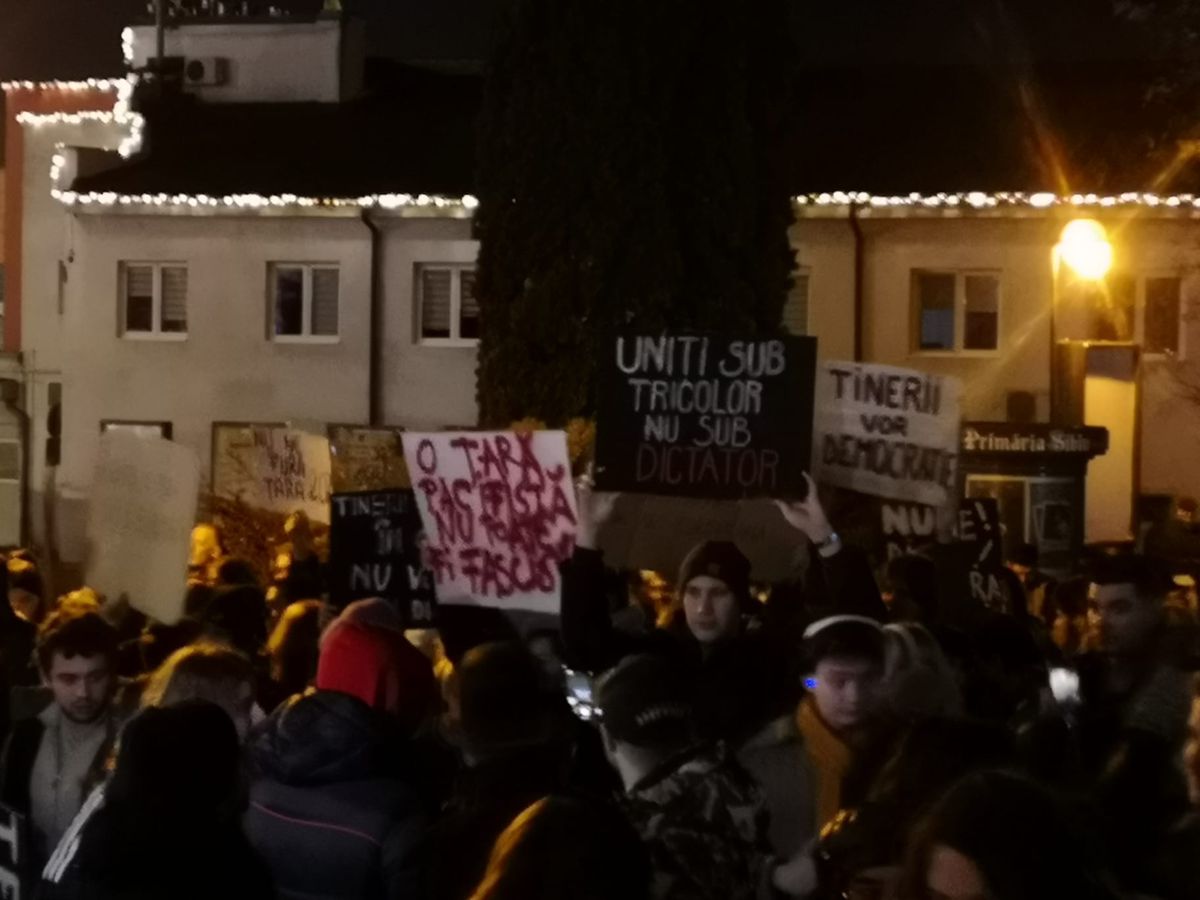 Proteste în București și în marile orașe din România împotriva lui Călin Georgescu