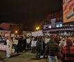 Sute de oameni au ieșit să protesteze în centrul Sibiului. Foto: imagini amator