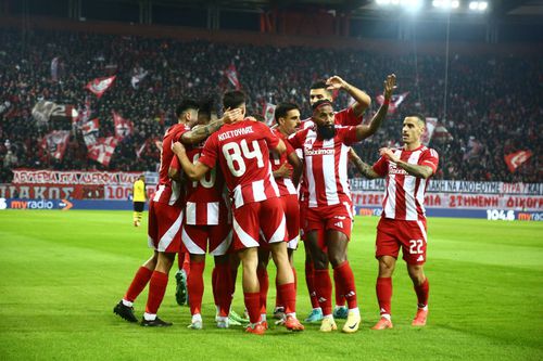 Jucătorii lui Olympiakos vin cu un moral bun la București, după 4-1 cu AEK / Foto: Imago