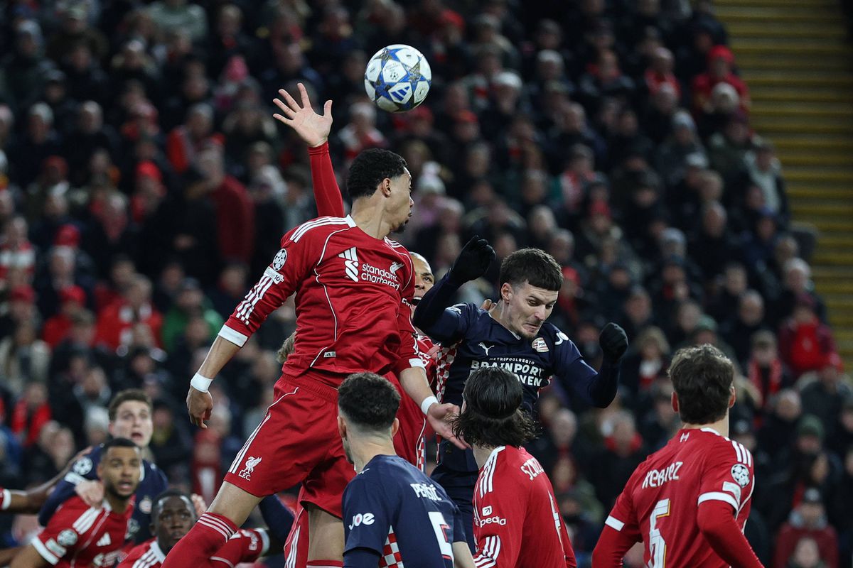 Hențul făcut de Van Dijk în Liverpool - PSV