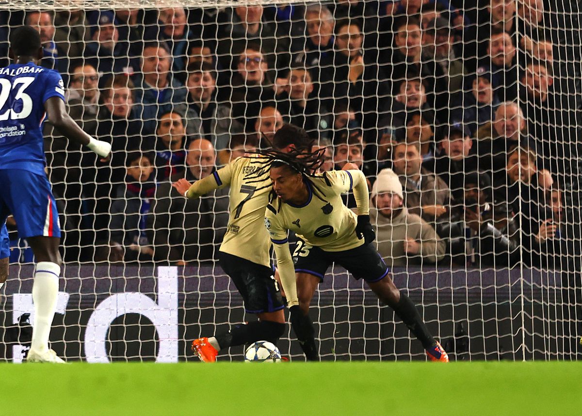 O ironie și o poză cu jucătorul în fustă » MM Stoica, despre gafa serii în Liga Campionilor: „Ai greșit poarta, băiatul meu”