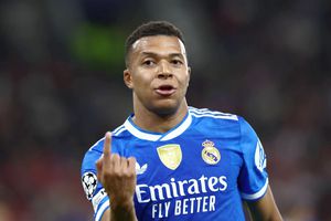 Lovitură după lovitură: Kylian Mbappe, deget rupt! » Raportul medical e devastator
