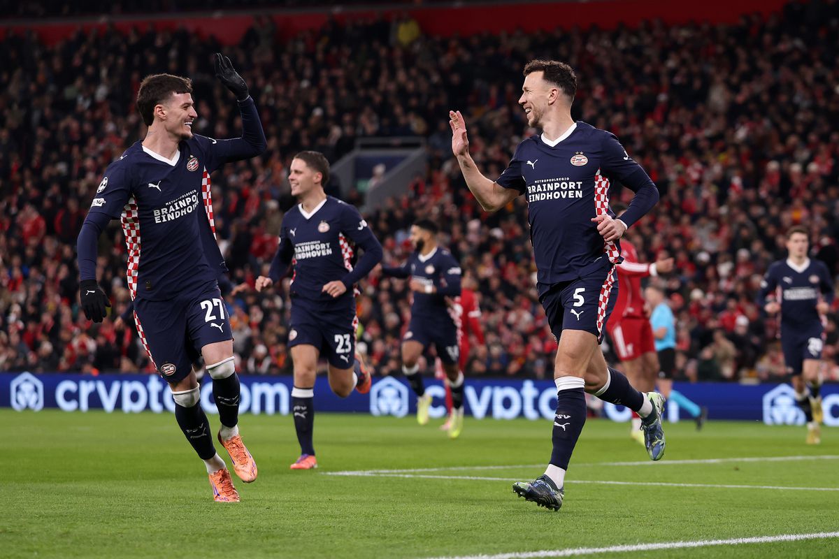 Cu Dennis Man pe teren 89 de minute, PSV a obținut victoria SEZONULUI! Liverpool, UMILITĂ pe Anfield în Liga Campionilor