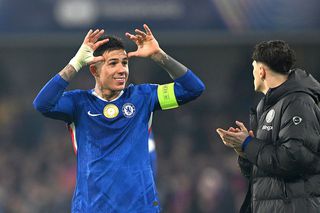 Românul cu 54 de meciuri în Premier League vede o problemă la Chelsea: „Din cauza asta nu va lupta la titlu”
