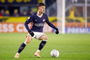 Heerenveen - PSV, șansa desprinderii pentru echipa lui Dennis Man » Românul este titular