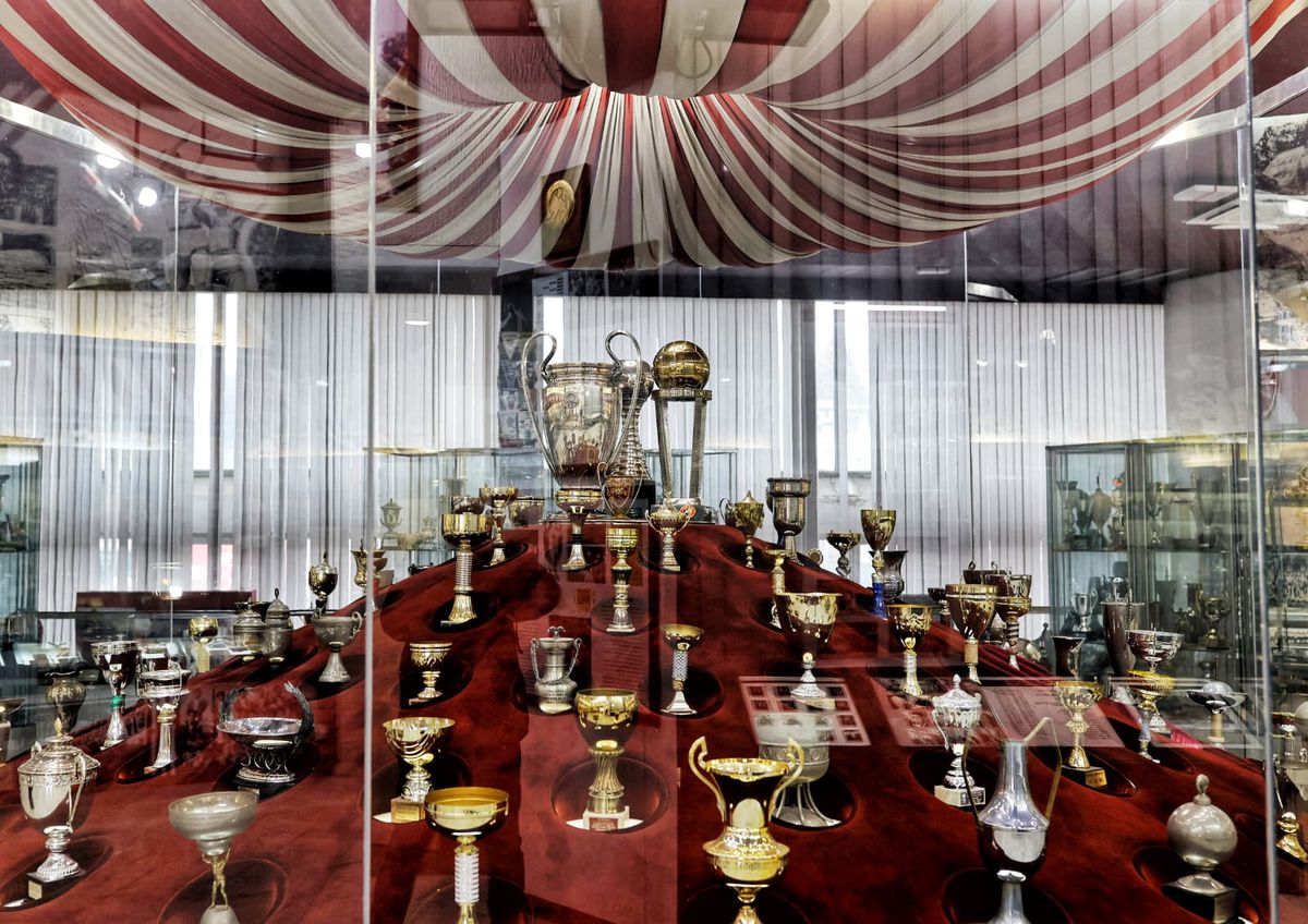 Imagini de la muzeul celor de la Steaua Roșie Belgrad