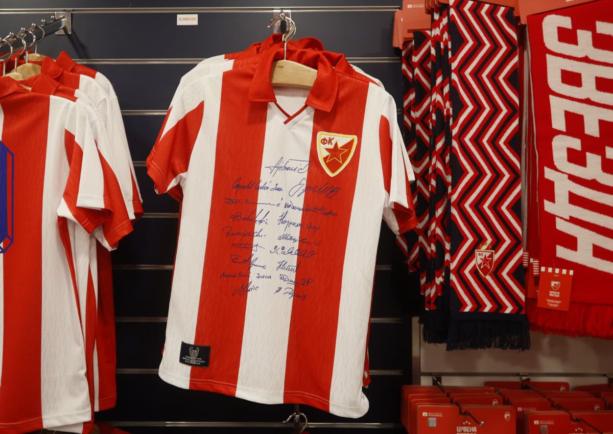Imagini de la muzeul celor de la Steaua Roșie Belgrad