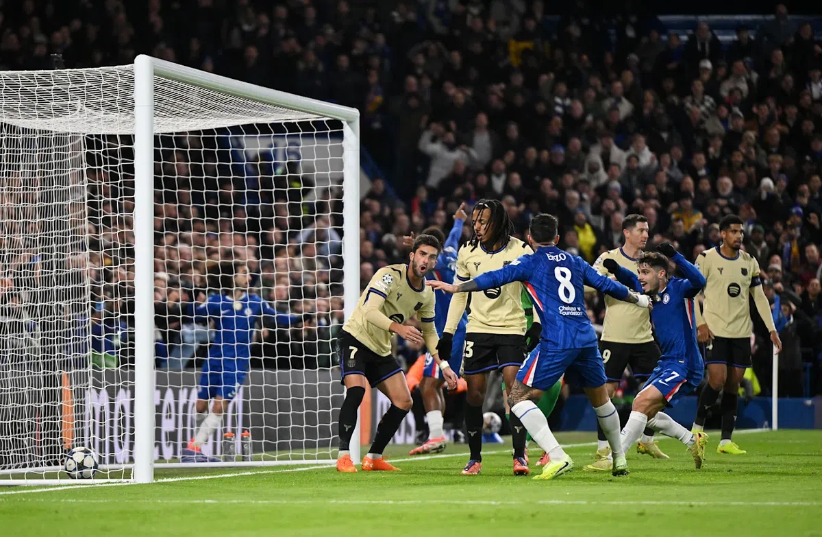 O ironie și o poză cu jucătorul în fustă » MM Stoica, despre gafa serii în Liga Campionilor: „Ai greșit poarta, băiatul meu”