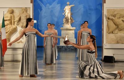 Flacăra pentru Jocurile Olimpice de iarnă 2026 s-a aprins în interior din cauza avertizărilor meteorologice