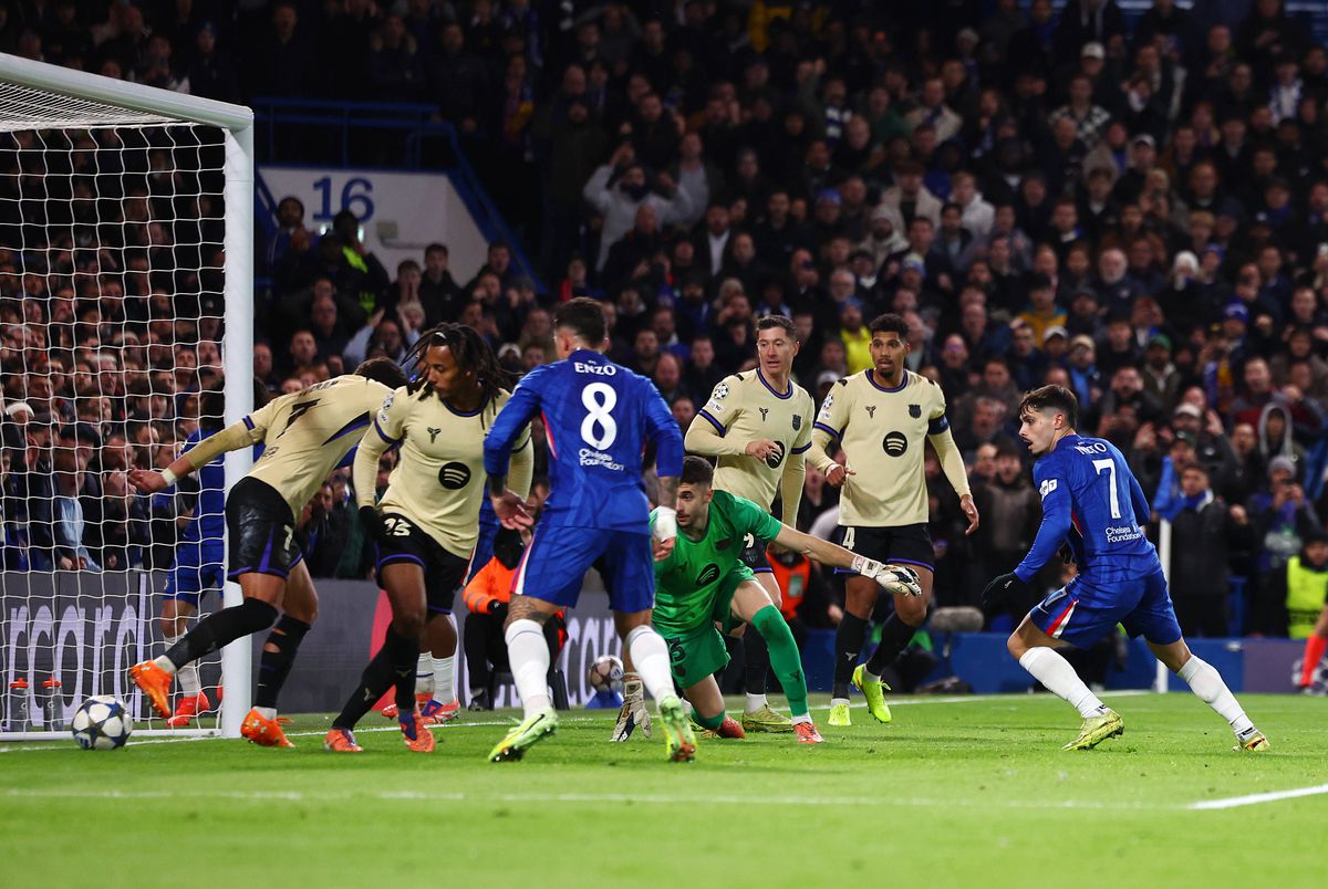 O ironie și o poză cu jucătorul în fustă » MM Stoica, despre gafa serii în Liga Campionilor: „Ai greșit poarta, băiatul meu”