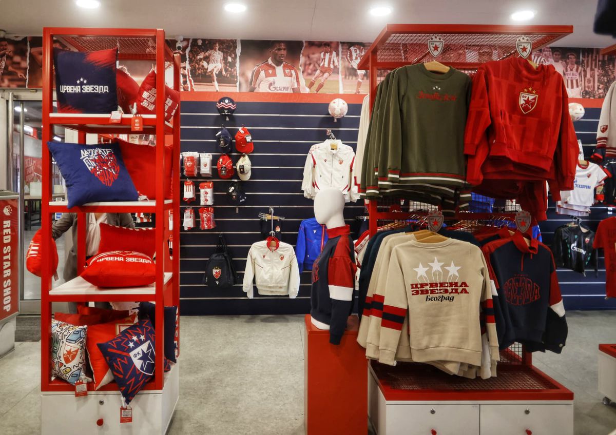 Imagini de la muzeul celor de la Steaua Roșie Belgrad