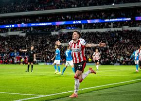 Liverpool - PSV » Dennis Man, duel tare pe Anfield