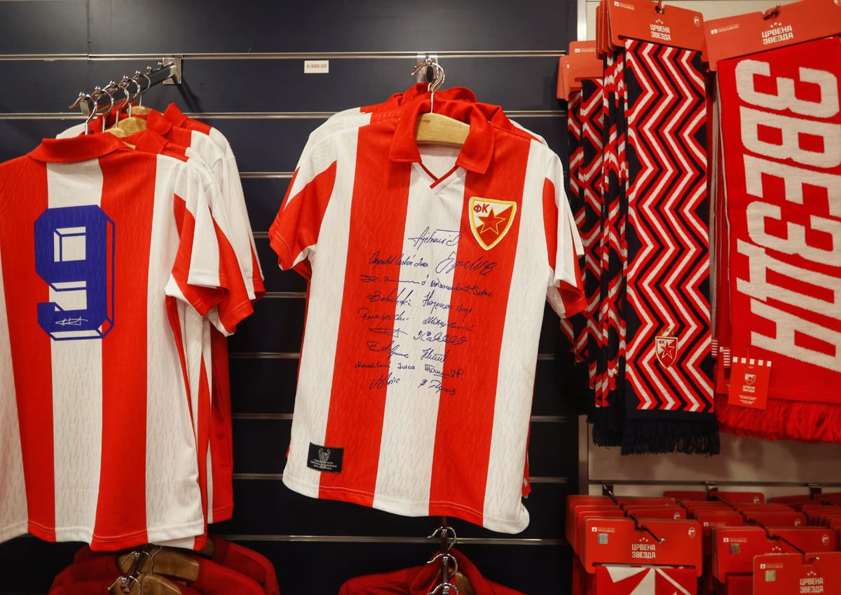 Imagini de la muzeul celor de la Steaua Roșie Belgrad