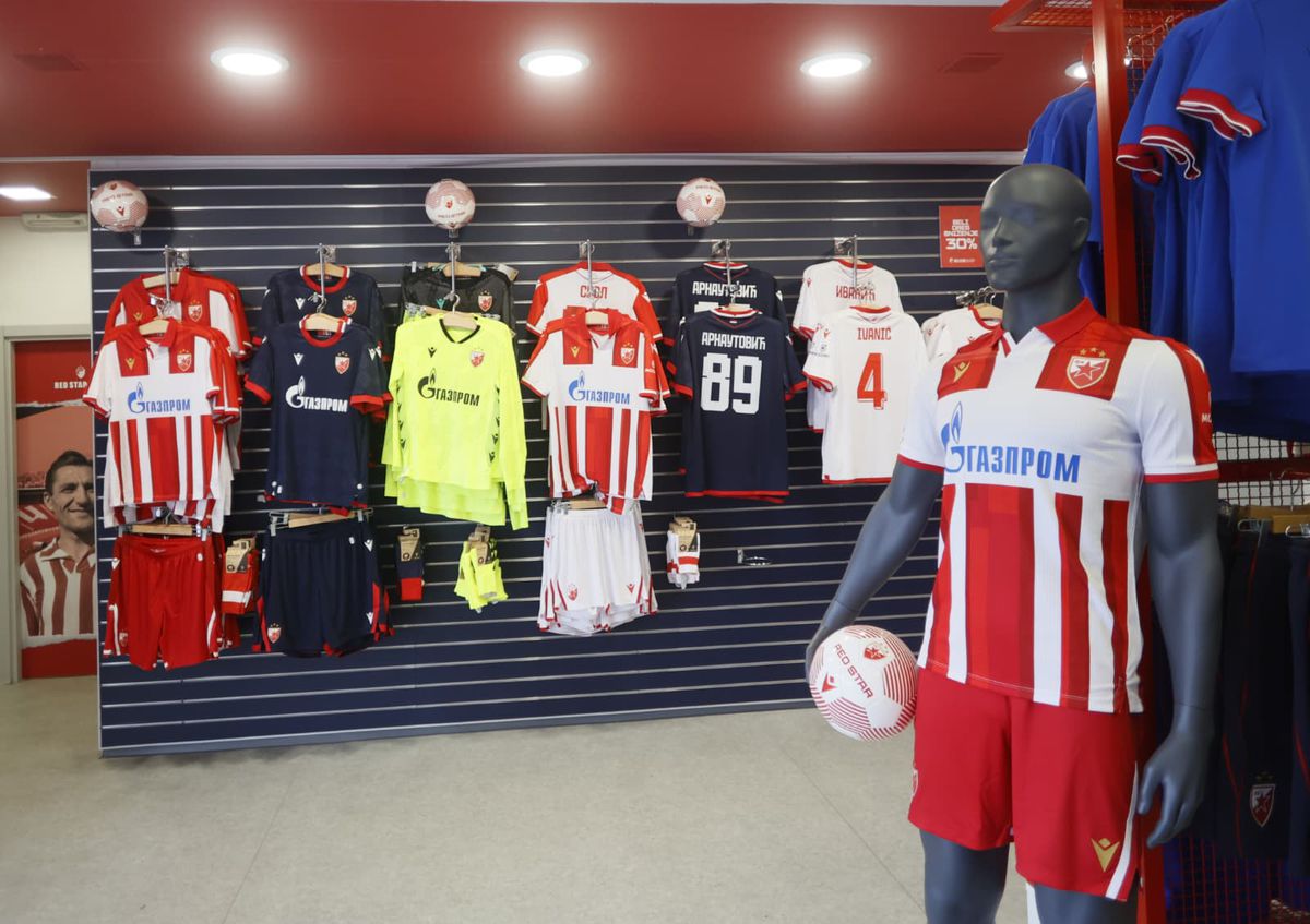 Imagini de la muzeul celor de la Steaua Roșie Belgrad