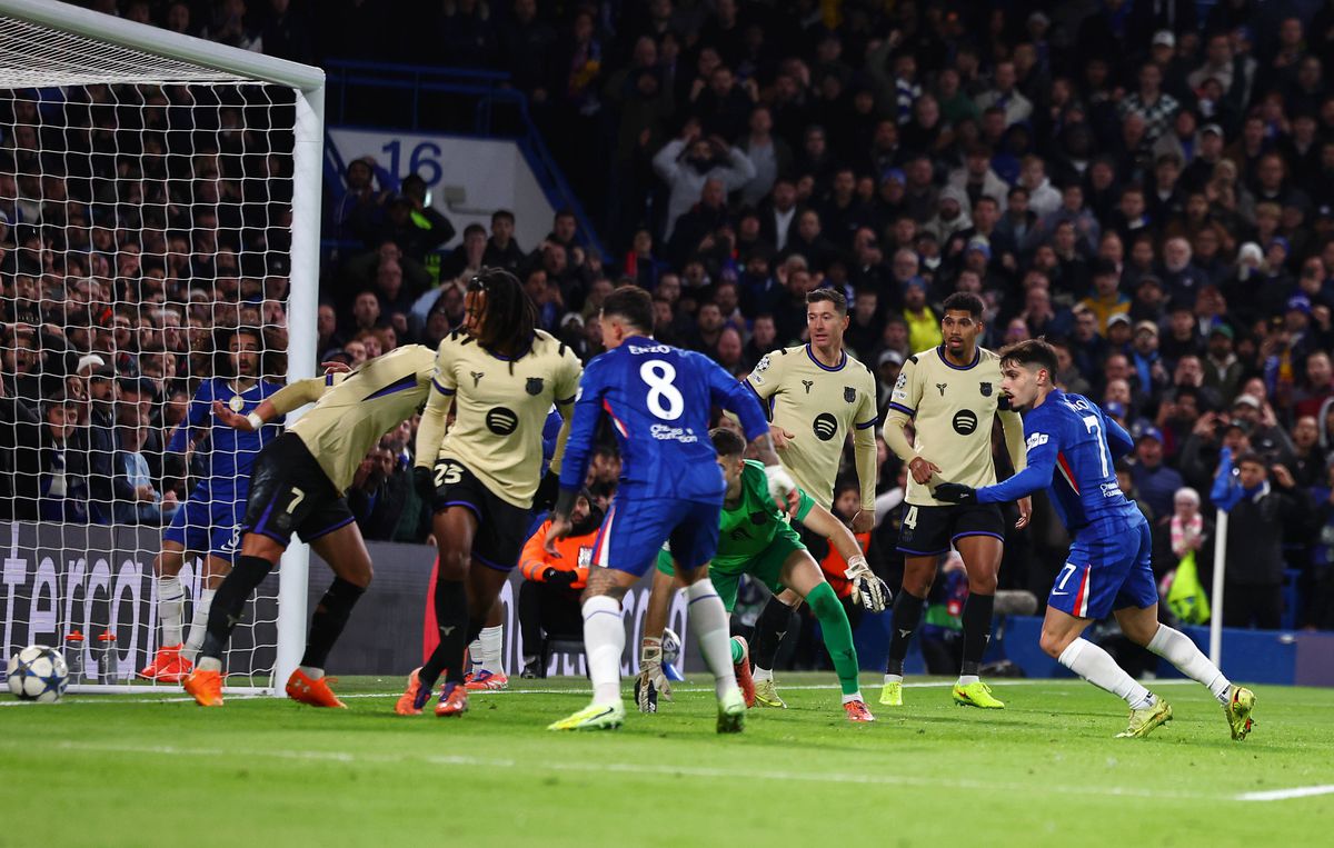 O ironie și o poză cu jucătorul în fustă » MM Stoica, despre gafa serii în Liga Campionilor: „Ai greșit poarta, băiatul meu”